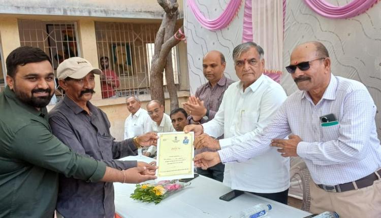 MAKANSAR DHUVA MOEDL (1)