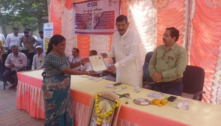 MAKANSAR DHUVA MOEDL (2)