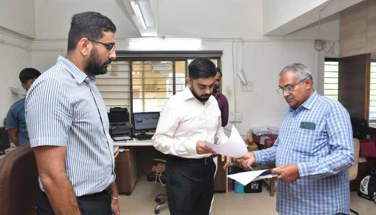 HALVAD COLLECTOR VISIT